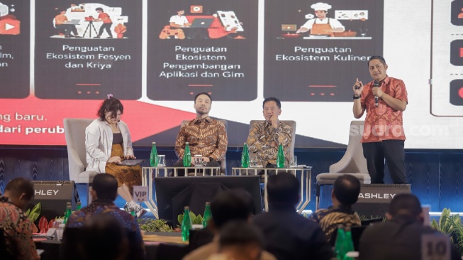 Suasana jalannya gelaran Jatim Media Summit 2026 di Whiz Hotel, Surabaya, Kamis (30/7/2026). [Suara.com/Alfian Winanto]
