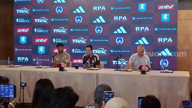 Pelatih Unai Emery saat konferensi pers sehari jelang Aston Villa vs Indonesia All Stars (Suara.com/Adie Prasetyo).