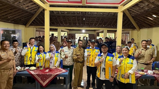 Penyaluran air bersih BBWS Serayu Opak di Desa Semugih, Kabupaten Gunungkidul, DIY.  (Dok: BBWS Serayu Opak)