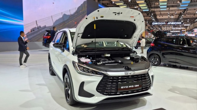 BYD M6 DM di GIIAS 2026. (Foto: SUARA.COM/Michele Alessandra)