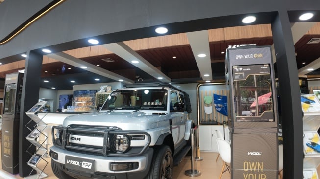 V-KOOL Rilis Luxor Gold Pelindung Cat Mobil Terbaru GIIAS 2026