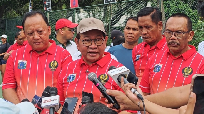 Gubernur DKI Jakarta Pramono Anung meminta pengelola mal hinggta gedung perkantoran menghentikan tren pemasangan pagar tinggi. [Suara.com/Adiyoga]