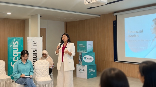 Entrepreneur Professional Consultant Trisnia Anchali Kardia, menyampaikan materi "The Creator  Economy Playbook for Brands" dalam Sequis SHEPRENEUR Learning Series di Jakarta, Selasa (28/7/2026). [Handout]