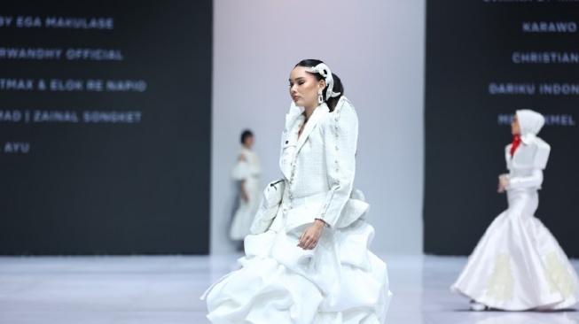 Saat Limbah Denim Bertransformasi Jadi Karya Couture, Ini Pesona Koleksi Terbaru DARIKU INDONESIA