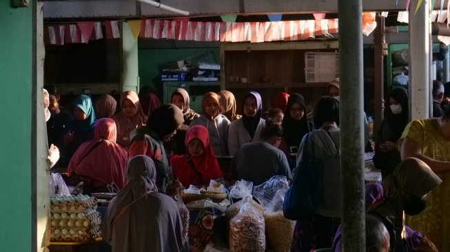 Suasana Pasar Ngijon saat Gerakan Menggemparkan Pasar Rakyat (GEMPAR) pada Minggu, 2 Agustus 2026. (Suara.com/Atta)