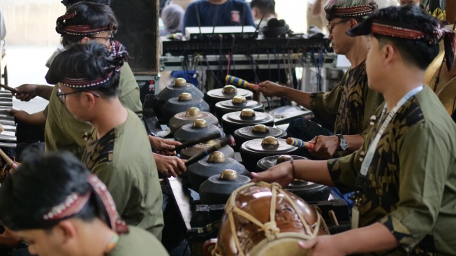 Penampilan Gamelan Powerirama di Pasar Ngijon pada Minggu, 2 Agustus 2026. (Suara.com/Atta)