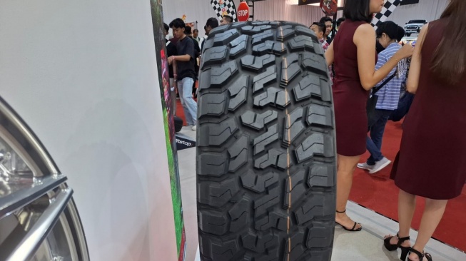 Ban baru dari Accelera yang menyasar mobil SUV meluncur di GIIAS 2026. (Foto: SUARA.COM/Manuel Jeghesta)