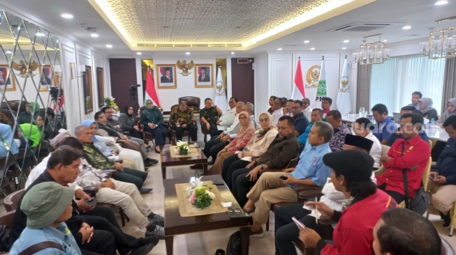 Temui DPR, 18 Konfederasi Buruh Serahkan Bundelan Draf RUU Ketenagakerjaan Hasil Konsolidasi