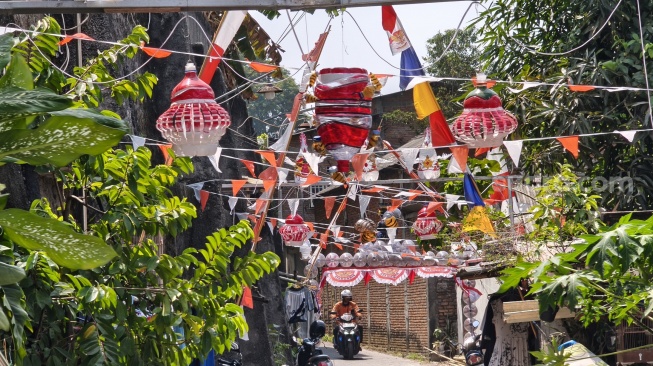 Kampung di Yogya Sulap Ratusan Galon Bekas Jadi Dekorasi HUT RI, Cantik Sekaligus Ramah Lingkungan