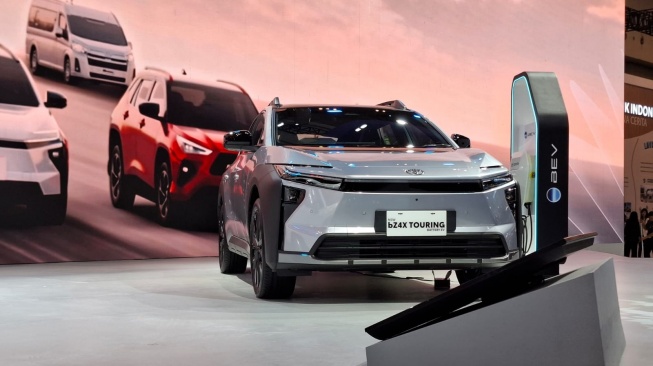 New bZ4X Touring Battery EV Jadi Salah Satu Bintang Utama di Booth Toyota GIIAS 2026. (Foto: SUARA.COM/Manuel Jeghesta)