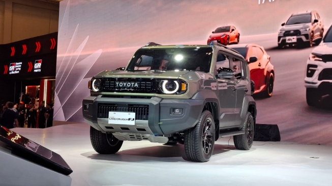 Land Cruiser FJ Jadi Salah Satu Bintang Utama di Booth Toyota GIIAS 2026. (Foto: SUARA.COM/Manuel Jeghesta)