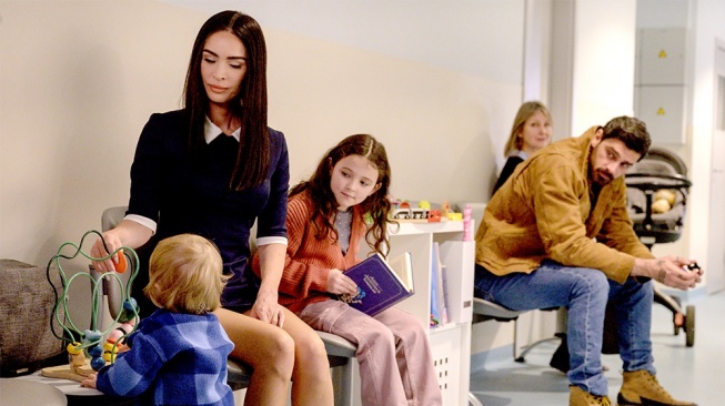 Film Subservience yang dibintangi Megan Fox dan Michele Morrone akan tayang pada Senin (3/8/2026) malam ini pukul 20.00 WIB di Trans TV. [YouTube]