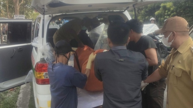 Berawal dari Bau Busuk Menyengat, Saksi Intip Jendela dan Temukan Pensiunan ASN Meninggal Kaku