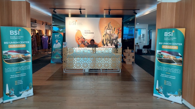 BSI UMKM Center yang berada di Aceh, Yogyakarta, Surabaya, dan Makassar saat ini berfungsi sebagai pusat pelatihan, konsultasi bisnis, pemasaran, dan akses pembiayaan, serta showcasing produk-produk UMKM binaan. (Dok: BSI)