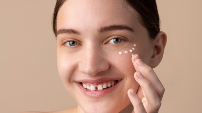 Sunscreen Apa yang Bisa Memutihkan Wajah? Ini 7 Rekomendasi Terbaik sesuai Review dan Harga
