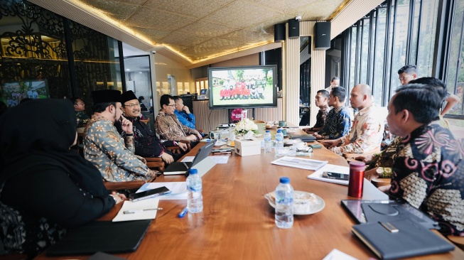 Rapat internal Kemensos yang dihadiri seluruh jajaran pejabat Kementerian Sosial di Kantor Kemensos, Jakarta, Selasa (4/8/2026). (Dok: Kemensos)