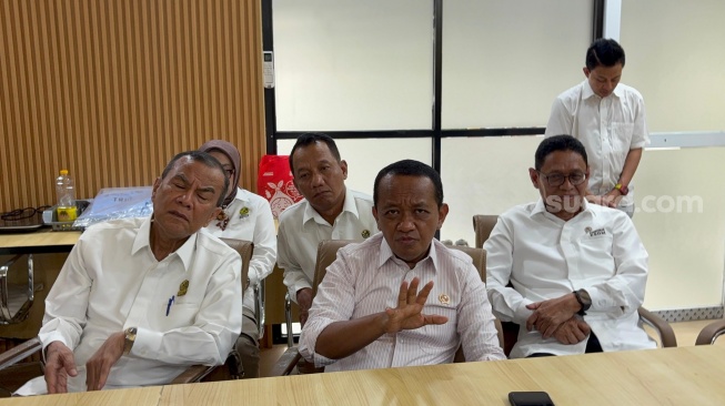 Bahlil Buka Wacana Seluruh Mobil Listrik Pakai Baterai Nikel