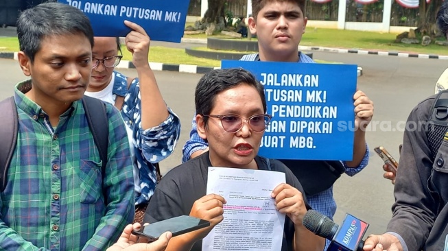 Seskab Teddy Ternyata Berbohong Soal Sumber Anggaran MBG