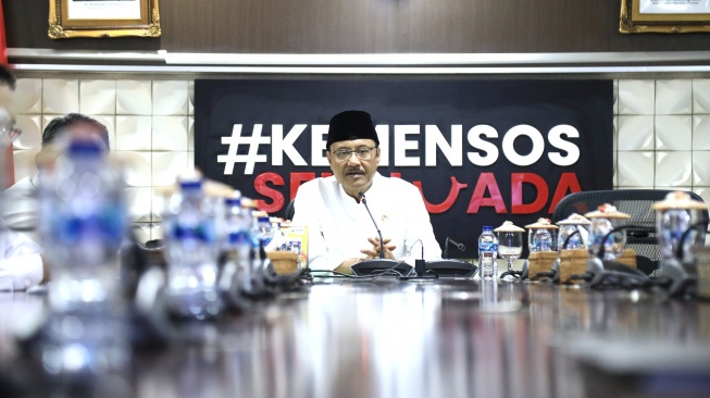 Menteri Sosial Saifullah Yusuf atau Gus Ipul dalam rapat koordinasi secara daring bersama kepala Sekolah Rakyat se-Indonesia, Rabu (5/8/2026). (Dok: Kemensos)