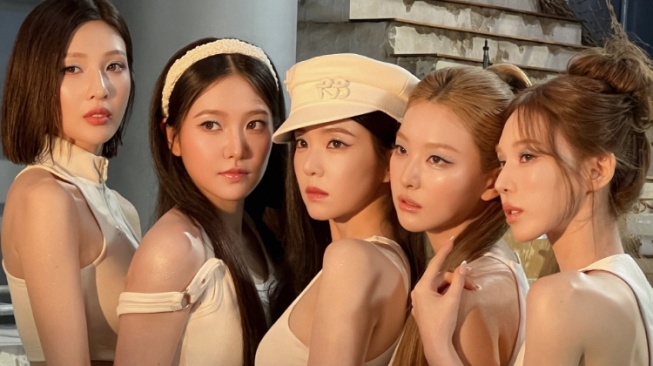 Rilis Surfin' Boy, Red Velvet Warnai Musim Panas dengan Suasana Romantis