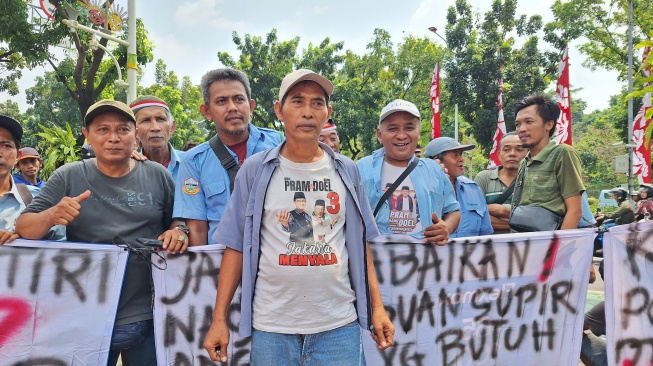 Pendapatan Anjlok, Sopir Angkot M44 Geruduk Balai Kota Minta Pramono Evaluasi Rute Mikrotrans 48A