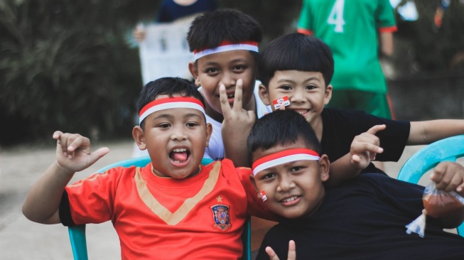 17 Ide Lomba 17 Agustus untuk Anak-anak TK dan SD yang Seru dan Aman
