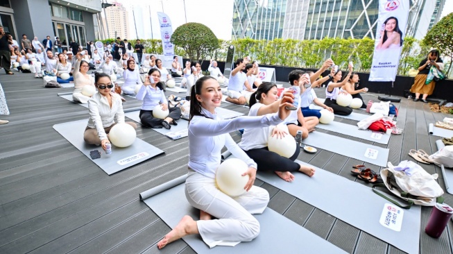 Raline Shah ikut menjajal olahraga HYROX dalam ajang A Day of Purity 2026 di SCBD. Tren workout intens ini makin populer di kalangan anak muda Jakarta. [Dok. Istimewa]