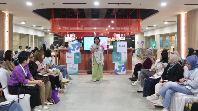 Praktisi Digital Branding dan Content Creator Zata Ligouw membawakan sesi Crafting Your Authentic Personal Brand in Digital Era. [handout]