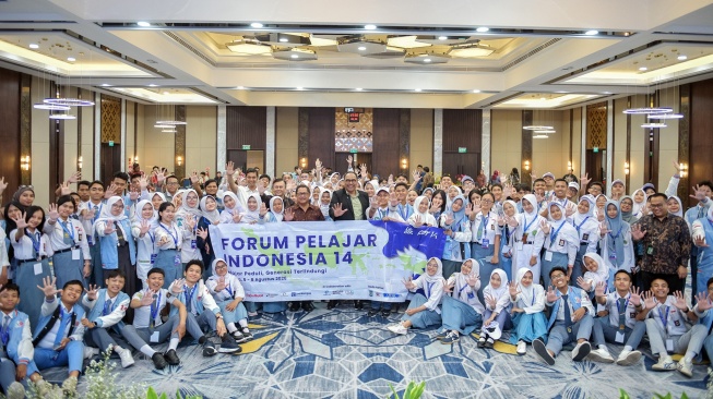 Direktur Utama PT Bank Syariah Nasional Alex Sofjan Noor dan Komisaris Utama PT Bank Syariah Nasional Bahrullah Akbar  saat acara Company Visit Indonesia Student & Youth Forum (ISYF) Pelajar Peduli, Generasi Terlindungi Literasi Keuangan sebagai Bekal Generasi Muda Menuju Masa Depan di Jakarta, Kamis (6/8/2026). [handout]