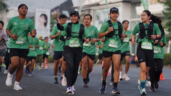 Sebanyak 6.000 pelari meramaikan ajang 5K dan Family Run di UNESA Surabaya. Tur empat kota ini menjadi pemanasan menuju Jakarta International 10K. [Dok. Istimewa]