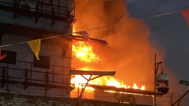 Gudang Sekolah di Penjaringan Terbakar, 70 Petugas Dikerahkan