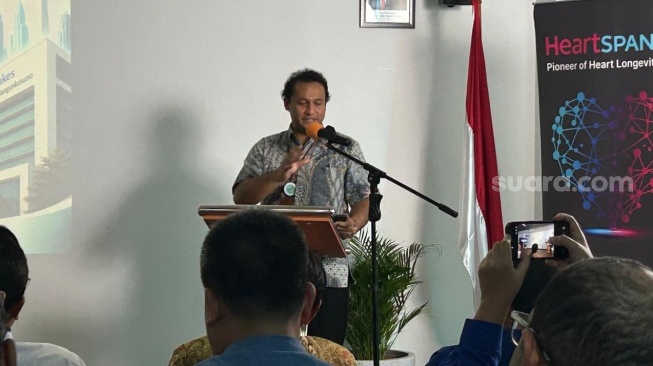 Kepala Departemen Kardiovaskular RSCM, dr. Birry Karim saat konferensi pers, Rabu (5/8/2026). (Suara.com/Dini Afrianti Efendi)