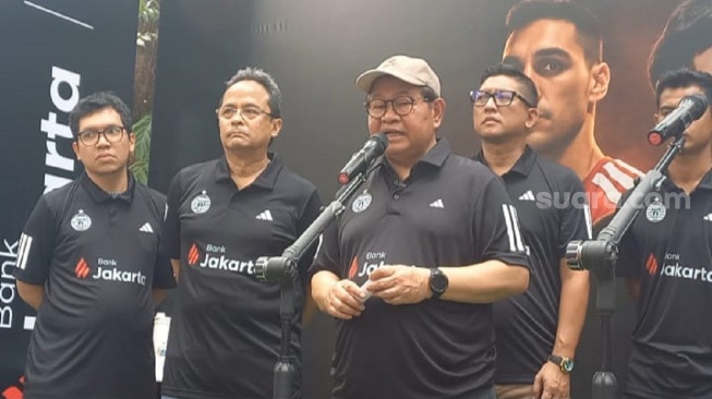 Gubernur DKI Jakarta Pramono Anung memberikan keterangan pers di Menteng, Jakarta, Minggu (9/8/2026). (Suara.com/Alif Bintang)
