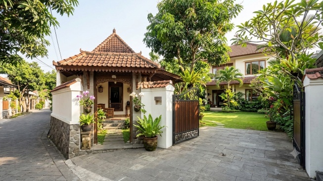 Ilustrasi rumah dengan bentuk tanah kantong semar. (Gemini AI)