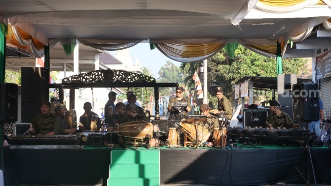 Gamelan Sanggar Kuntul dalam Gerakan Meramaikan Pasar Rakyat (GEMPAR) di Pasar Balangan [Michael/SuaraJogja]