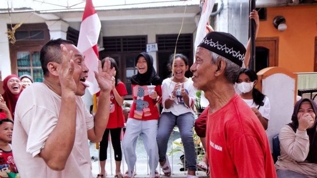 20 Ide Hadiah Lomba 17 Agustus Bapak-bapak yang Berguna dan Berkesan