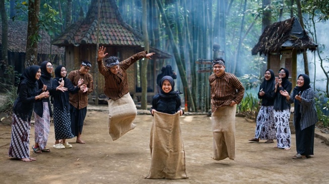 9 Ide Lomba Estafet Kelompok 17 Agustus untuk Melatih Kekompakan Tim