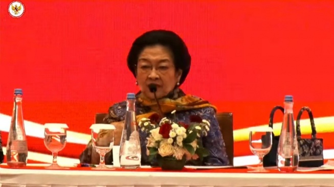 Ketua Umum PDIP Megawati Soekarnoputri berpidato dalam acara Ekspose Naskah Sumber Arsip Dasar Negara II yang ditayangkan di kanal YouTube BPIP, pada Rabu (12/8/2026).