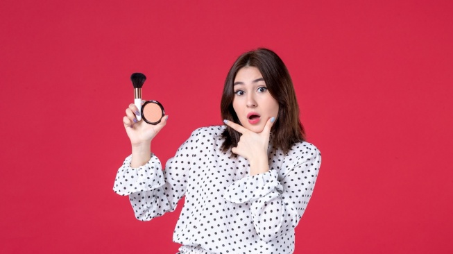 5 Rekomendasi Bedak Ringan untuk Remaja Sekolah yang Hasilnya Natural dan Tidak Dempul sesuai Review