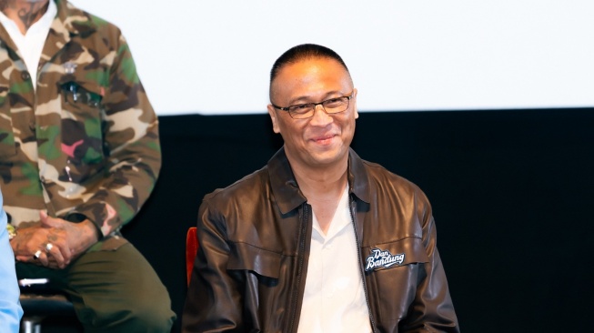 Rudy Soedjarwo, sutradara film Dan Bandung dalam konferensi pers di Epicentrum, Jakarta Selatan pada Rabu, 12 Agustus 2026 [Dok: Verona Films]