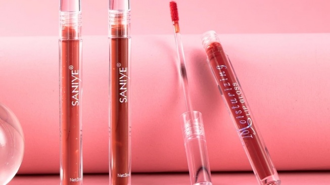 SANIYE Dewy Lip Gloss (Shopee)