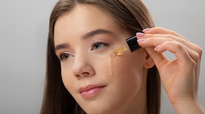 Bolehkah Memakai Serum Vitamin C dan Niacinamide Bersamaan?