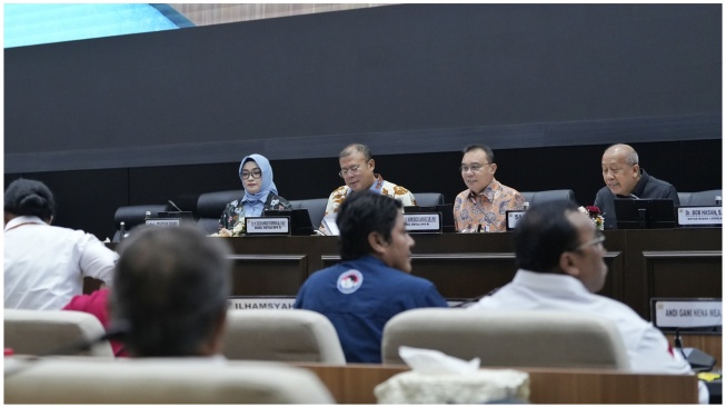 Wakil Ketua DPR RI Sufmi Dasco Ahmad saat menerima perwakilan konfederasi dan federasi serikat pekerja terkait RUU Ketenagakerjaan di Kompleks Parlemen, Senayan, Jakarta, pada Kamis (13/8)/2026.
