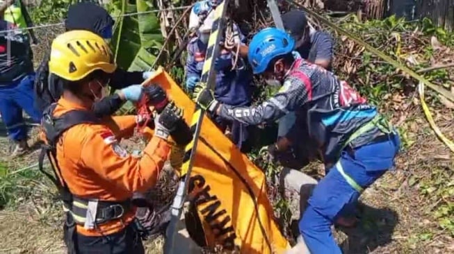 Mencekam di Dasar Sumur Tasikmalaya: Mayat Perempuan Ditemukan Bersama Ular Kobra