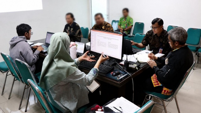 Buang Sampah ke TPS Liar Nagrak, 4 Perusahaan Terancam Sanksi Lebih Berat