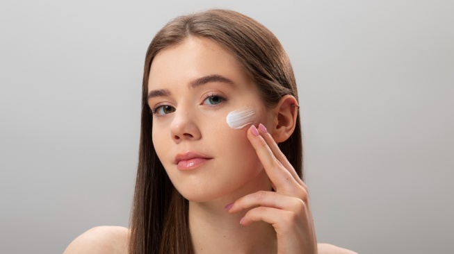 ilustrasi moisturizer (magnific)