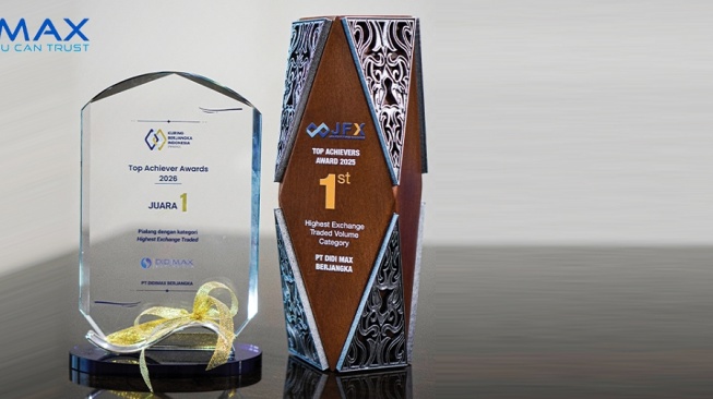 Top Achiever Award 2025 dari JFX dan Top Achiever Awards 2026 dari KBI. (dok. ist)