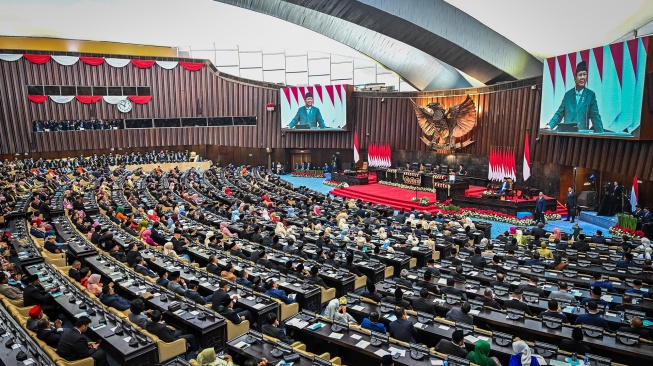 Presiden Prabowo Subianto menyampaikan pidato dalam Sidang Tahunan MPR RI dan Sidang Bersama DPR-DPD RI Tahun 2026 di Kompleks Parlemen, Jakarta, Jumat (14/8/2026). [ANTARA FOTO/Fauzan/bay/kye]