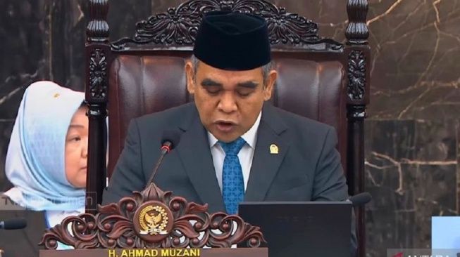 Ketua MPR RI Ahmad Muzani saat menyampaikan pidato pengantar pada Sidang Tahunan MPR RI dan Sidang Bersama DPR-DPD RI Tahun 2026 di kompleks parlemen, Jakarta, Jumat (14/8/2026). ANTARA/YouTube/DPRRIOfficial/Agatha Olivia Victoria