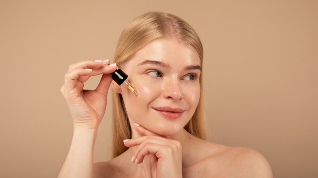 9 Rekomendasi Serum Anti Aging yang Aman untuk Ibu Hamil dan Menyusui